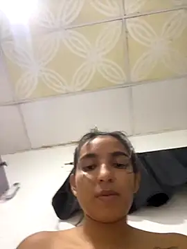 Snapshot of zui_luu chatting on December 1, 5:23 am zui luu online show from December 1, 5:23 am