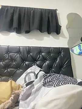 Snapshot of zui_luu chatting on December 17, 5:57 am zui luu online show from December 17, 5:57 am