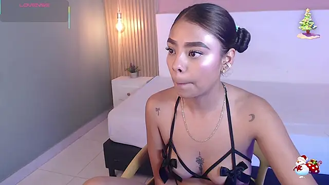 Snapshot of SoffiaDams2 chatting on November 24, 11:43 am SoffiaDams2 online show from November 24, 11:43 am