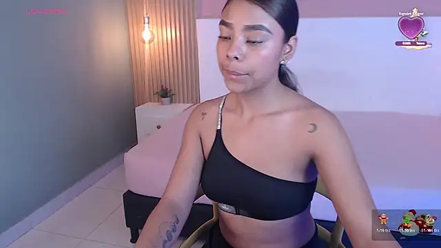 Snapshot of SoffiaDams2 chatting on November 25, 11:43 am SoffiaDams2 online show from November 25, 11:43 am