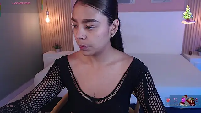 Snapshot of SoffiaDams2 chatting on November 27, 12:07 pm SoffiaDams2 online show from November 27, 12:07 pm