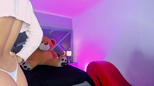 Snapshot of _Sofiewild_ chatting on March 4, 7:20 pm Sofiewild online show from March 4, 7:20 pm