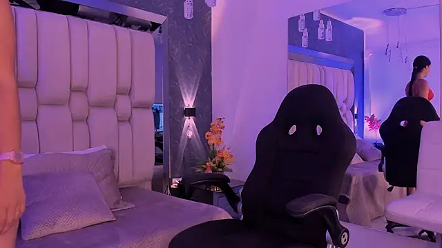 Snapshot of _Sofiewild_ chatting on March 12, 8:04 pm Sofiewild online show from March 12, 8:04 pm