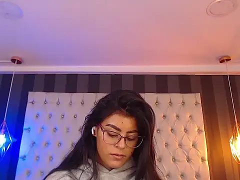 Camile Petite online show from November 26, 7:59 pm