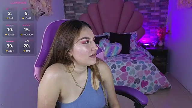 Snapshot of Adrimaretti chatting on October 28, 7:38 pm Adrimaretti online show from October 28, 7:38 pm