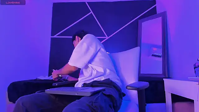 Snapshot of LIAM_STONNE_ chatting on October 31, 8:21 pm LIAM STONNE online show from October 31, 8:21 pm