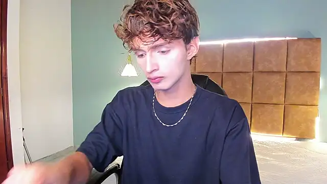 Snapshot of NicolasFerrer18 chatting on November 12, 7:35 pm NicolasFerrer18 online show from November 12, 7:35 pm