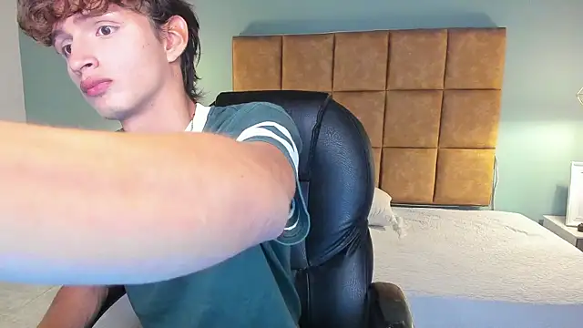 Snapshot of NicolasFerrer18 chatting on November 13, 7:24 pm NicolasFerrer18 online show from November 13, 7:24 pm