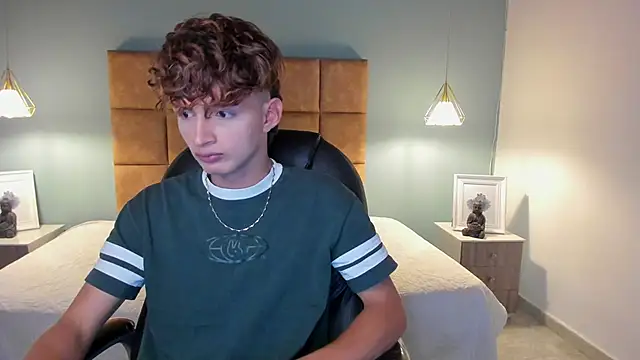 Snapshot of NicolasFerrer18 chatting on November 16, 7:30 pm NicolasFerrer18 online show from November 16, 7:30 pm