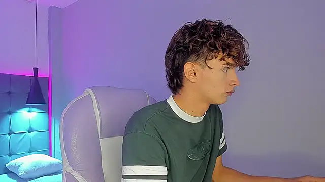 Snapshot of NicolasFerrer18 chatting on November 28, 7:27 pm NicolasFerrer18 online show from November 28, 7:27 pm