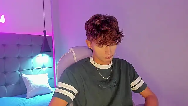 Snapshot of NicolasFerrer18 chatting on December 1, 7:30 pm NicolasFerrer18 online show from December 1, 7:30 pm