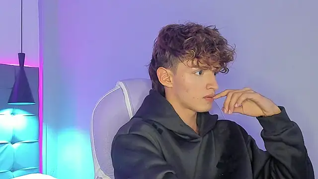 Snapshot of NicolasFerrer18 chatting on December 3, 7:23 pm NicolasFerrer18 online show from December 3, 7:23 pm