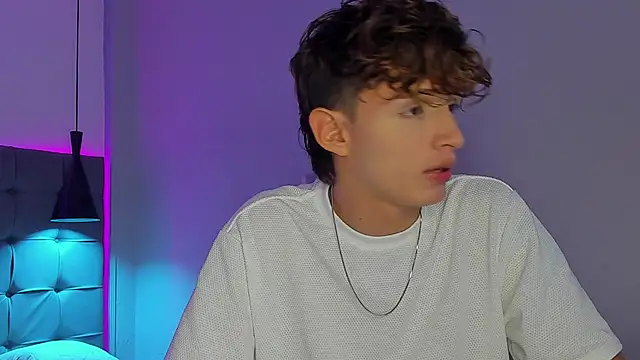 Snapshot of NicolasFerrer18 chatting on December 4, 7:33 pm NicolasFerrer18 online show from December 4, 7:33 pm