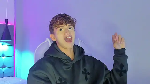 Snapshot of NicolasFerrer18 chatting on December 5, 7:32 pm NicolasFerrer18 online show from December 5, 7:32 pm