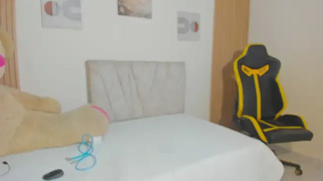 little emiily  online show from November 20, 9:58 pm