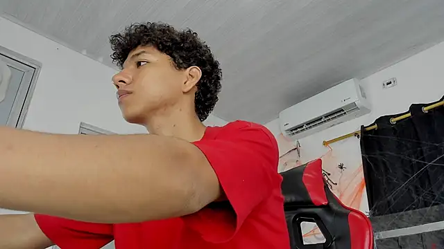 Snapshot of Maximiliano_Khalil chatting on November 2, 8:44 pm Maximiliano Khalil online show from November 2, 8:44 pm