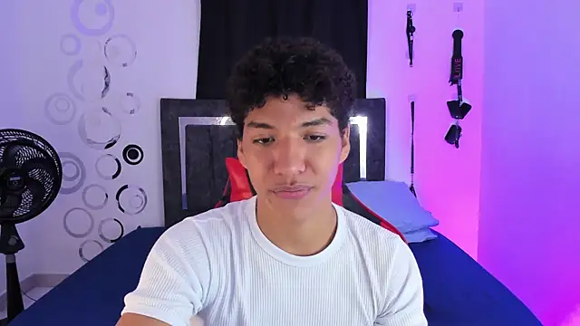 Snapshot of Maximiliano_Khalil chatting on November 19, 7:47 pm Maximiliano Khalil online show from November 19, 7:47 pm