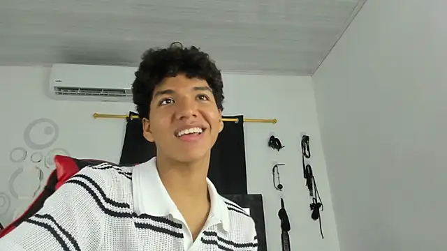 Snapshot of Maximiliano_Khalil chatting on November 22, 7:02 pm Maximiliano Khalil online show from November 22, 7:02 pm