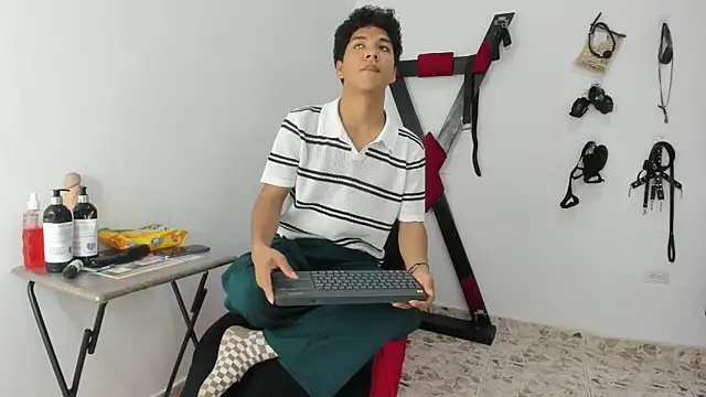 Snapshot of Maximiliano_Khalil chatting on November 28, 8:22 pm Maximiliano Khalil online show from November 28, 8:22 pm