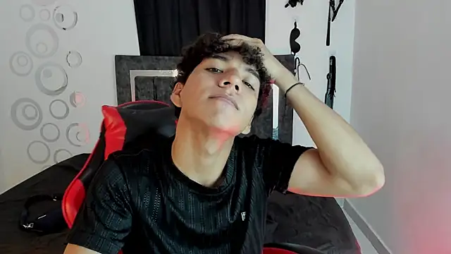 Snapshot of Maximiliano_Khalil chatting on November 29, 8:01 pm Maximiliano Khalil online show from November 29, 8:01 pm