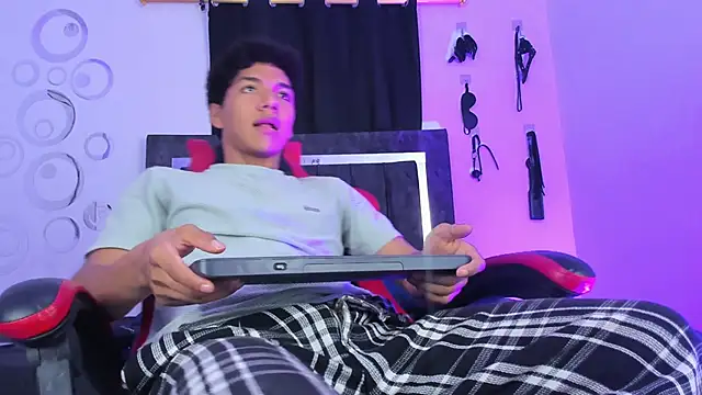 Snapshot of Maximiliano_Khalil chatting on December 1, 7:41 pm Maximiliano Khalil online show from December 1, 7:41 pm