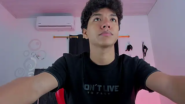 Snapshot of Maximiliano_Khalil chatting on December 3, 7:01 pm Maximiliano Khalil online show from December 3, 7:01 pm