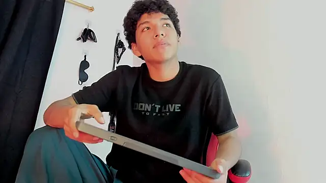 Snapshot of Maximiliano_Khalil chatting on December 5, 7:21 pm Maximiliano Khalil online show from December 5, 7:21 pm