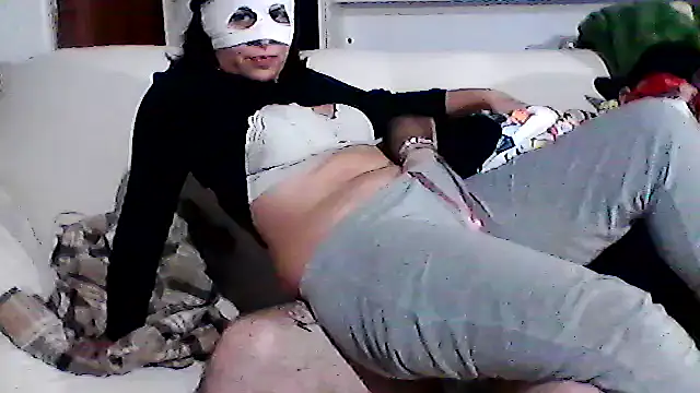 Snapshot of hekate_couple chatting on October 28, 1:42 am hekate couple online show from October 28, 1:42 am