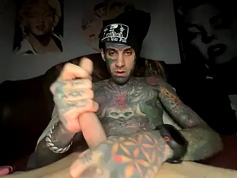 Snapshot of Dyskizly chatting on November 20, 2:39 pm Dyskizly online show from November 20, 2:39 pm