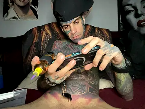 Snapshot of Dyskizly chatting on November 21, 2:43 am Dyskizly online show from November 21, 2:43 am