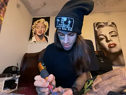 Snapshot of Dyskizly chatting on November 21, 2:49 pm Dyskizly online show from November 21, 2:49 pm