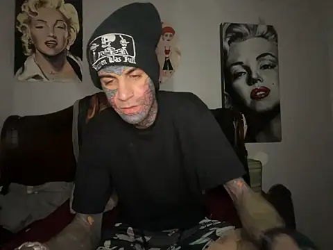 Snapshot of Dyskizly chatting on November 28, 1:19 am Dyskizly online show from November 28, 1:19 am