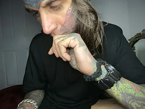 Snapshot of Dyskizly chatting on December 2, 7:42 pm Dyskizly online show from December 2, 7:42 pm