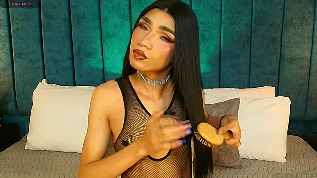 Snapshot of FernandaFox_ chatting on November 18, 3:45 am FernandaFox online show from November 18, 3:45 am