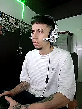 Aron Jones  online show from October 29, 9:27 pm