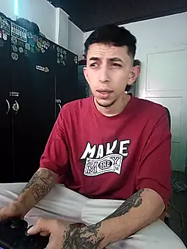 Aron Jones  online show from November 1, 8:33 pm