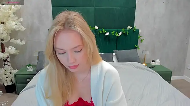 Snapshot of Melanie_Ryer chatting on November 11, 1:27 am Melanie Ryer online show from November 11, 1:27 am