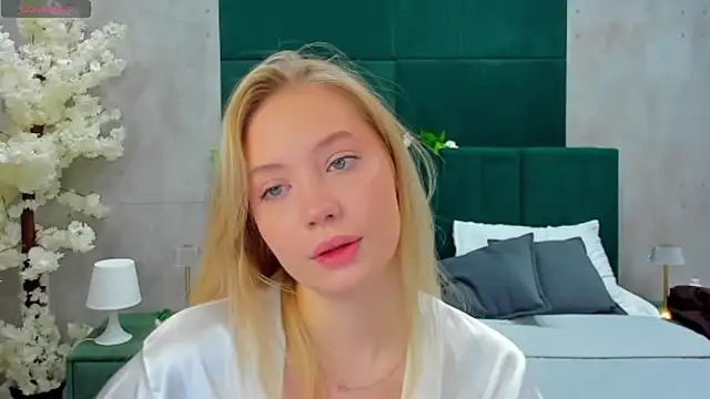 Snapshot of Melanie_Ryer chatting on November 18, 1:11 am Melanie Ryer online show from November 18, 1:11 am