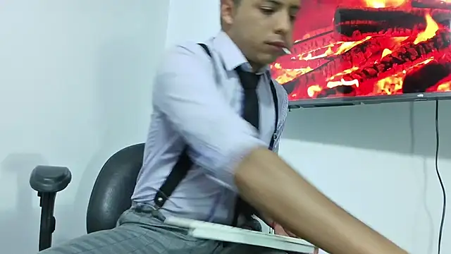 Snapshot of Mike_Fetiche chatting on November 17, 3:23 am Mike Fetiche online show from November 17, 3:23 am