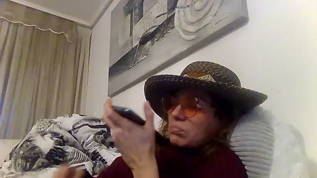 loveryvicky online show from January 7, 5:04 pm