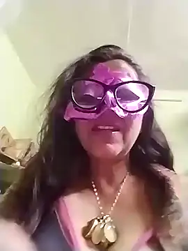 Snapshot of LOVE__RANI chatting on December 20, 1:40 pm LOVE RANI online show from December 20, 1:40 pm