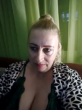 Snapshot of Esenia505 chatting on November 2, 5:48 pm Esenia505 online show from November 2, 5:48 pm