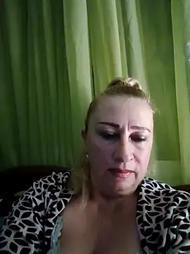 Snapshot of Esenia505 chatting on November 6, 2:51 pm Esenia505 online show from November 6, 2:51 pm