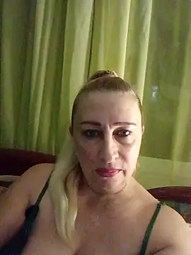 Snapshot of Esenia505 chatting on November 12, 12:55 am Esenia505 online show from November 12, 12:55 am