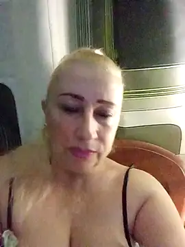 Snapshot of Esenia505 chatting on November 21, 4:22 am Esenia505 online show from November 21, 4:22 am