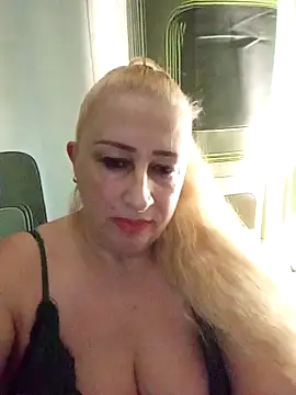 Snapshot of Esenia505 chatting on November 27, 9:11 am Esenia505 online show from November 27, 9:11 am