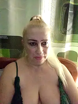 Snapshot of Esenia505 chatting on November 29, 12:24 am Esenia505 online show from November 29, 12:24 am