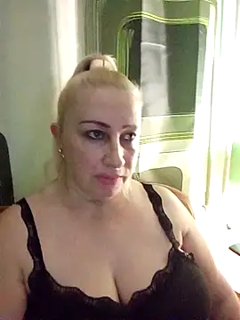 Snapshot of Esenia505 chatting on December 1, 4:45 pm Esenia505 online show from December 1, 4:45 pm