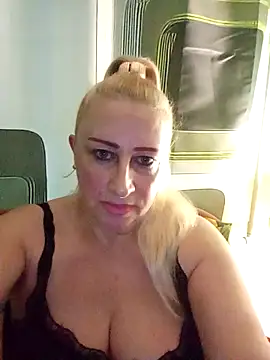 Snapshot of Esenia505 chatting on December 3, 8:34 am Esenia505 online show from December 3, 8:34 am