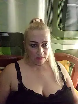 Snapshot of Esenia505 chatting on December 4, 1:53 pm Esenia505 online show from December 4, 1:53 pm